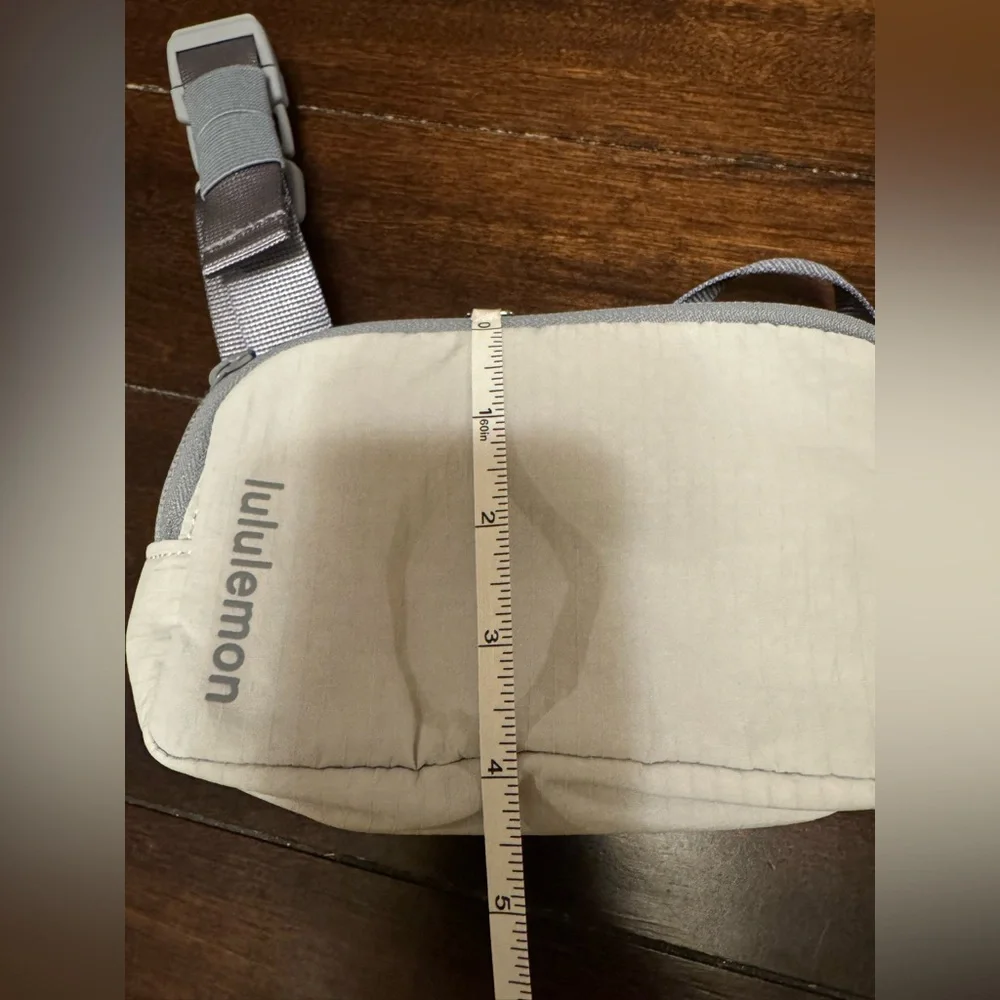 NWOT Lululemon Everywhere Mini Belt Bag Gray Ripstop Adjustable LU9BJ9S - Picture 3 of 6